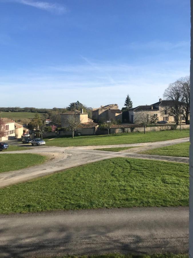 Charmant Studio Meuble Montignac-Charente Zewnętrze zdjęcie