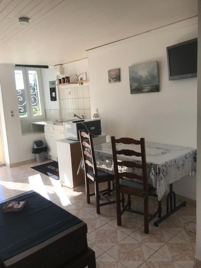 Charmant Studio Meuble Montignac-Charente Zewnętrze zdjęcie