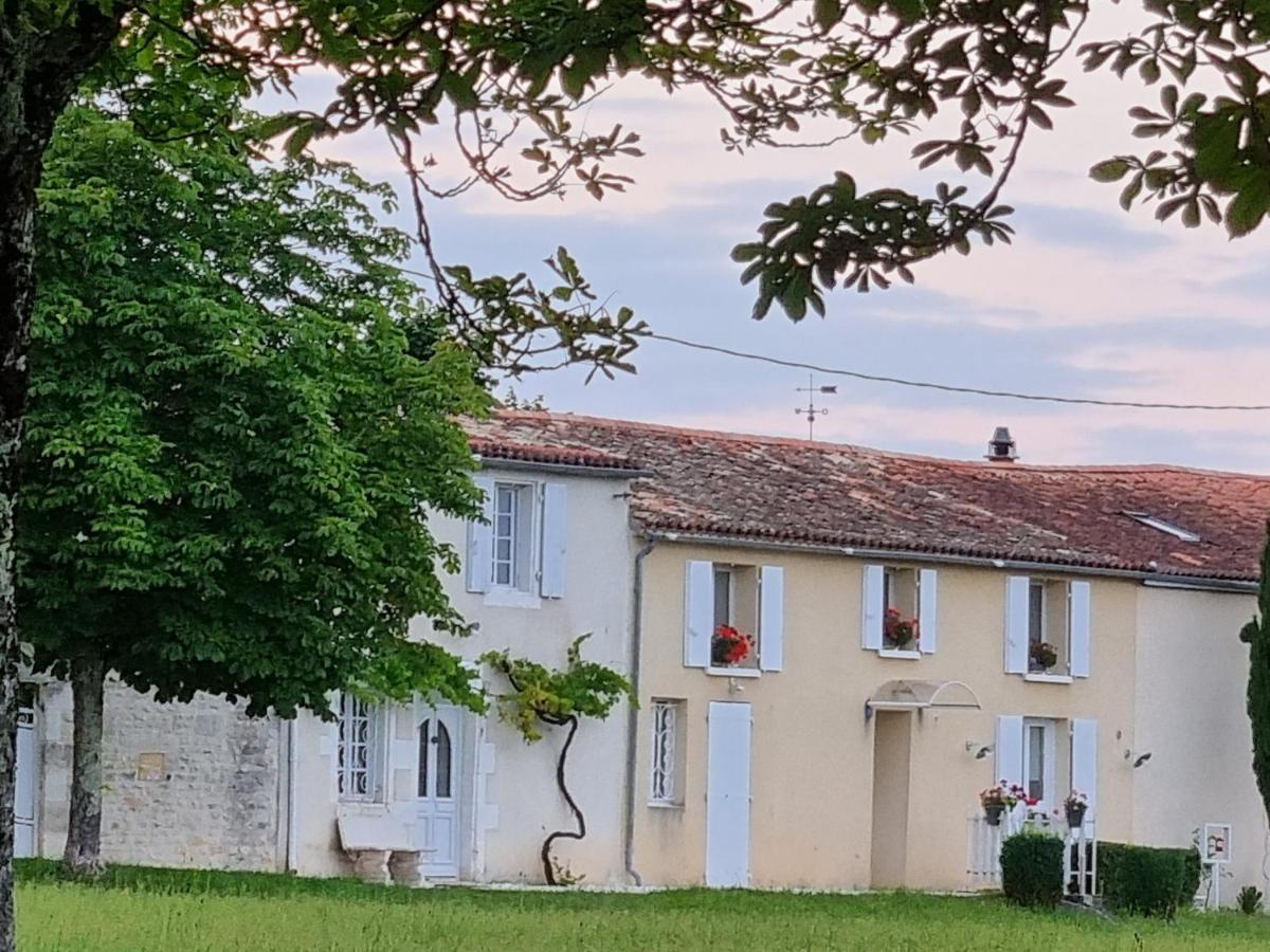 Charmant Studio Meuble Montignac-Charente Zewnętrze zdjęcie