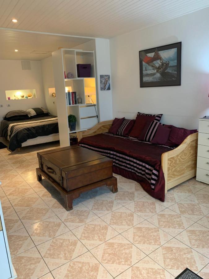 Charmant Studio Meuble Montignac-Charente Zewnętrze zdjęcie